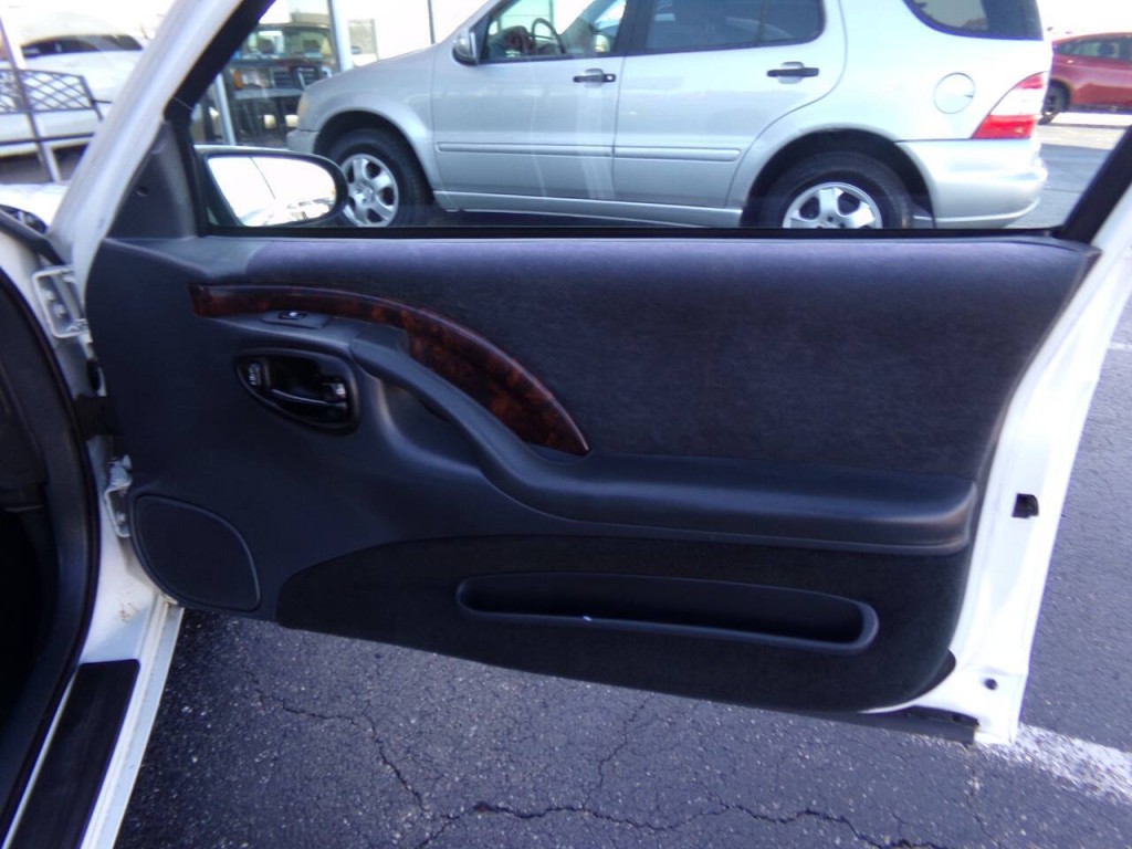 1998 Chevrolet Monte Carlo Image 19