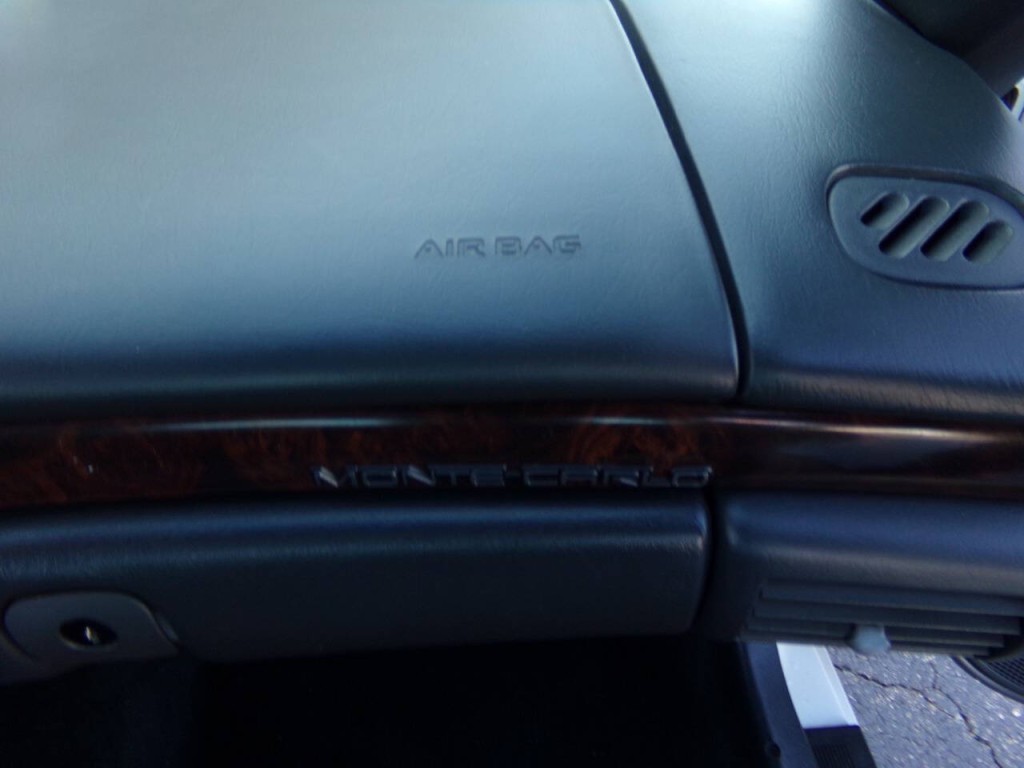 1998 Chevrolet Monte Carlo Image 23