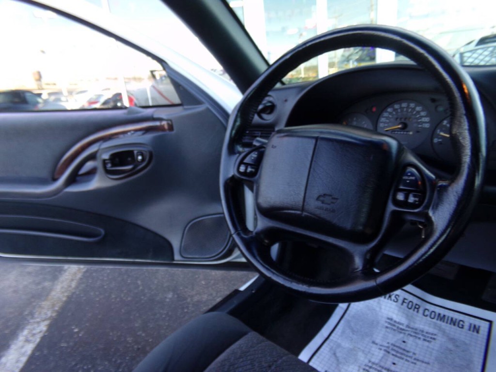 1998 Chevrolet Monte Carlo Image 32