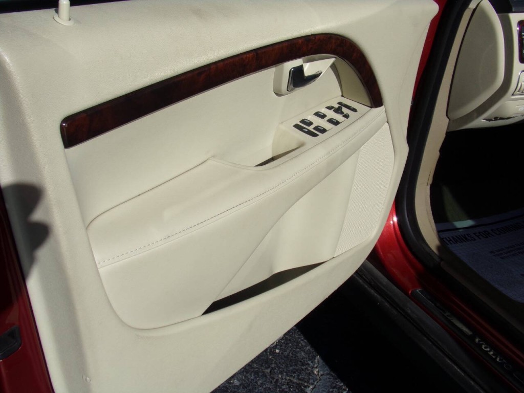 2014 Volvo XC70 Image 13