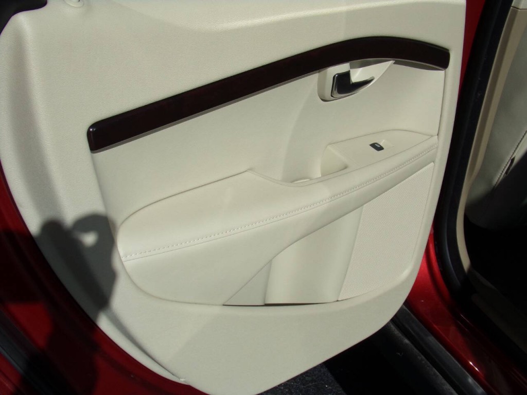 2014 Volvo XC70 Image 15