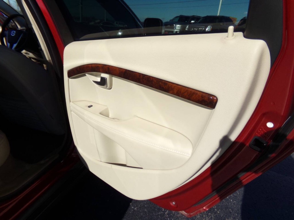 2014 Volvo XC70 Image 32