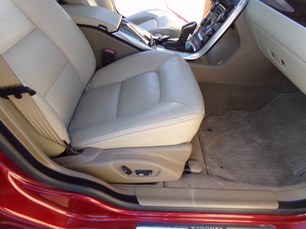 2014 Volvo XC70 Image 34