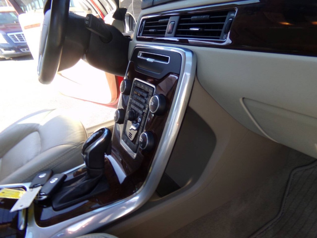 2014 Volvo XC70 Image 35