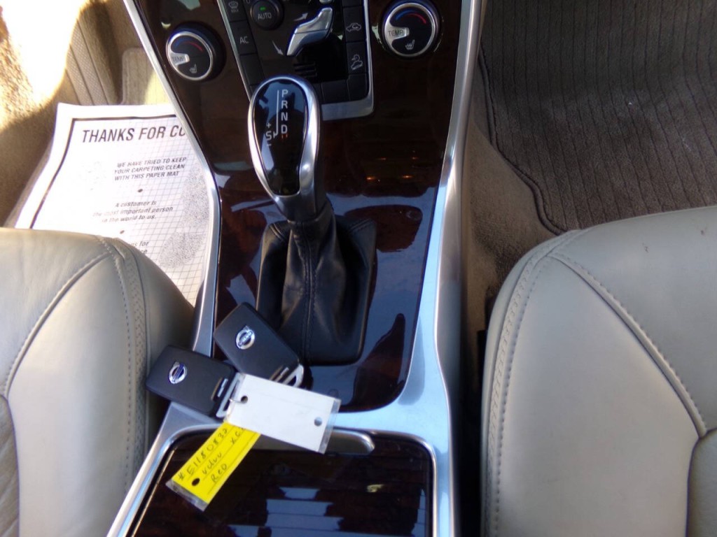 2014 Volvo XC70 Image 36