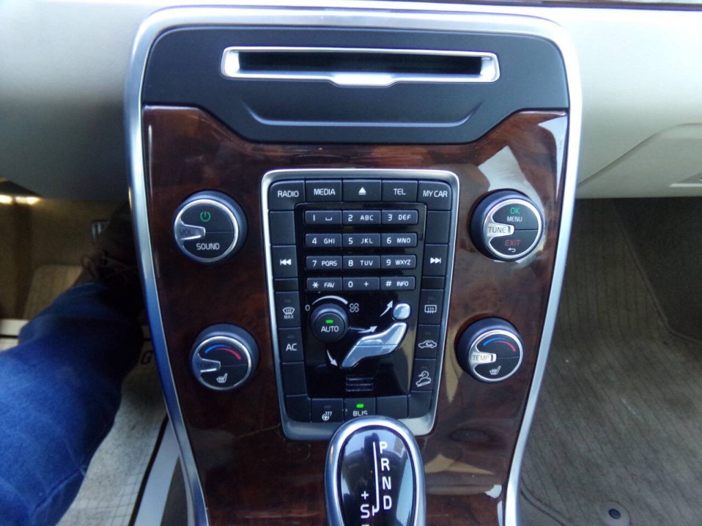 2014 Volvo XC70 Image 63