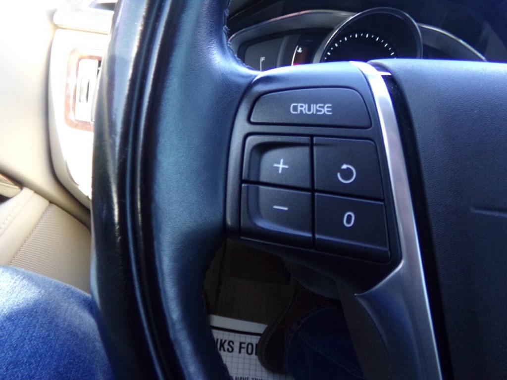 2014 Volvo XC70 Image 65