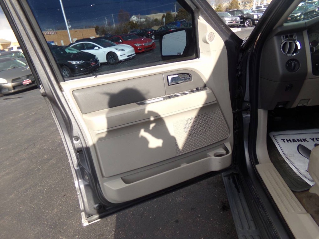 2011 Ford Expedition Image 8