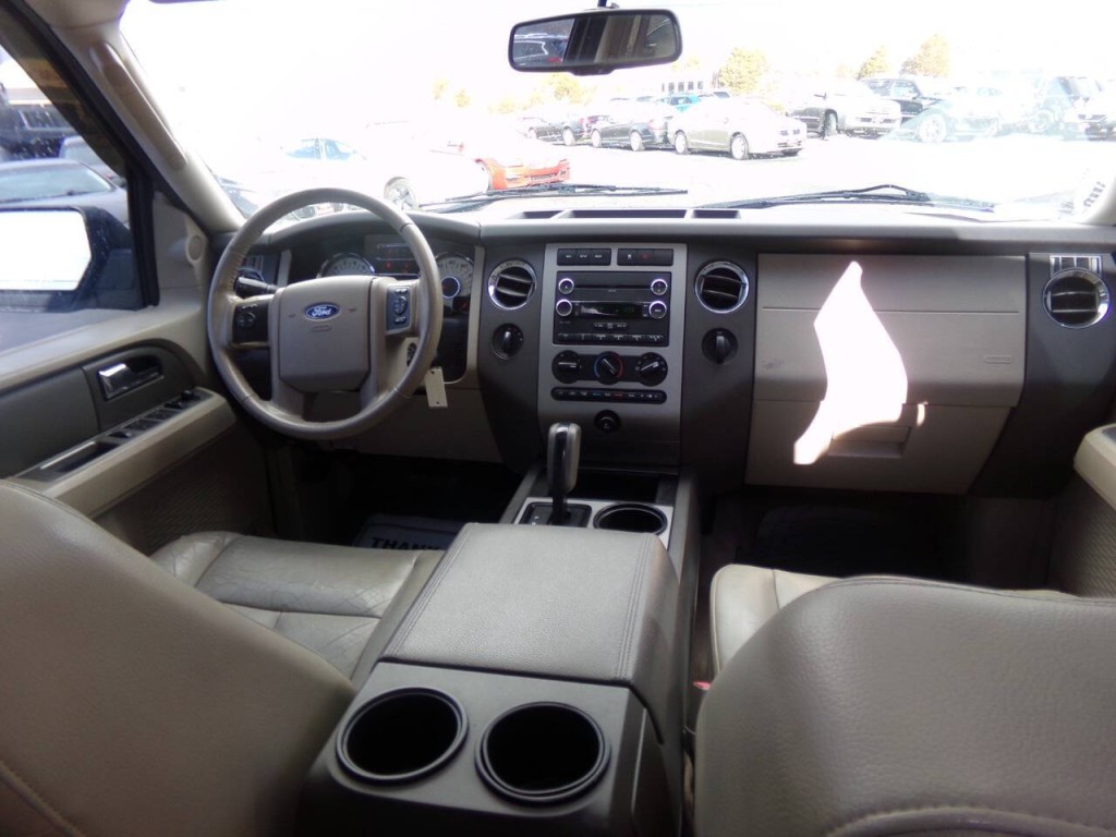 2011 Ford Expedition Image 24
