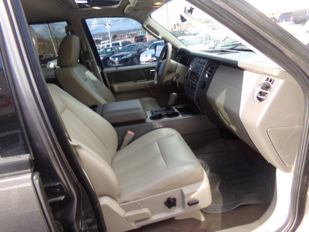 2011 Ford Expedition Image 26