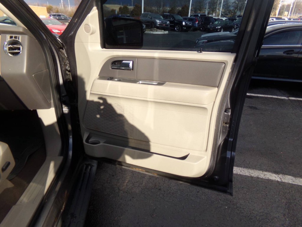 2011 Ford Expedition Image 28