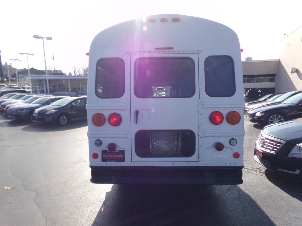 2007 GMC Savana Image 3