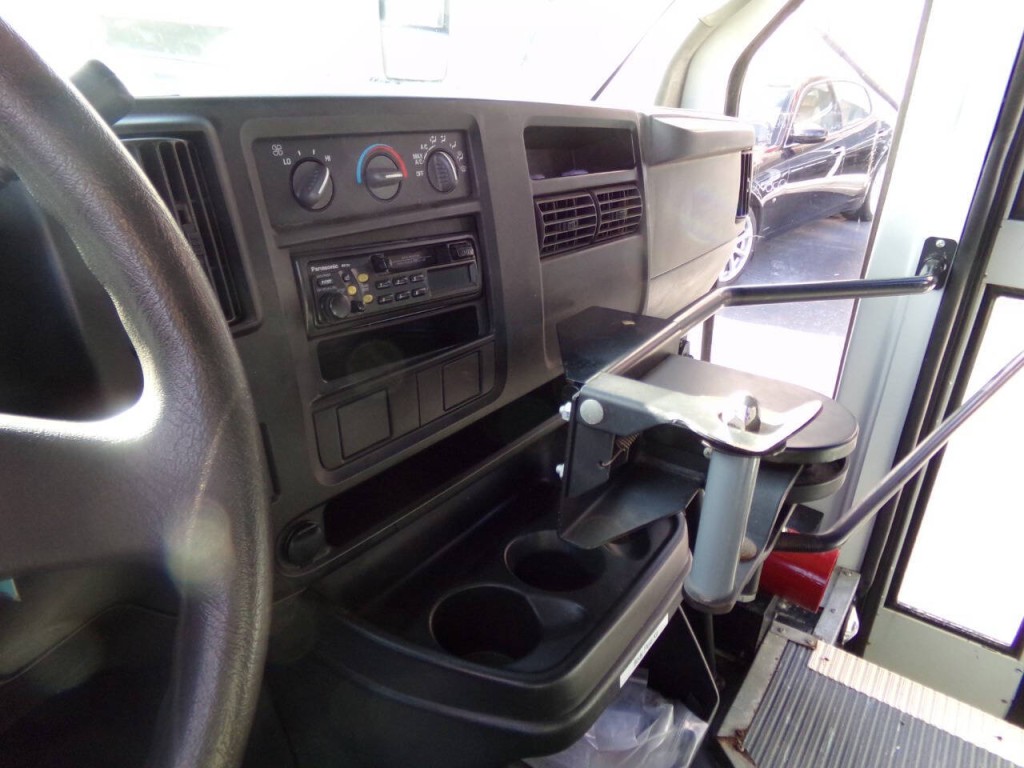 2007 GMC Savana Image 13