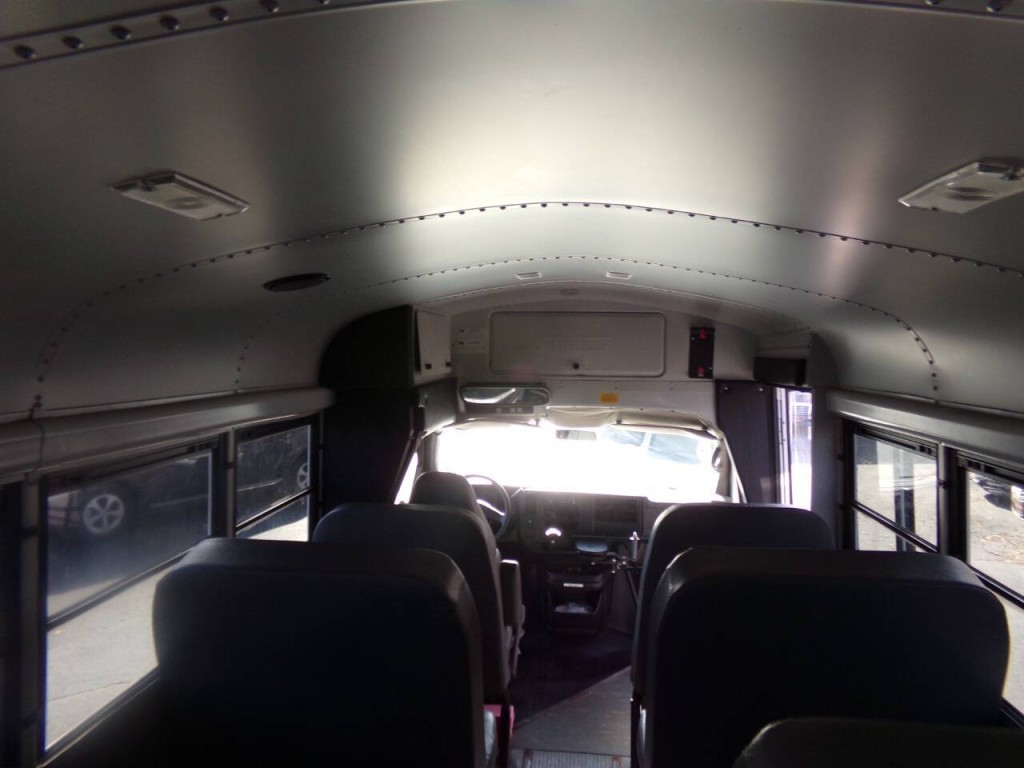 2007 GMC Savana Image 25