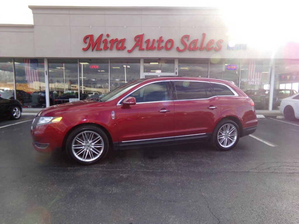 2014 Lincoln MKT Image 2