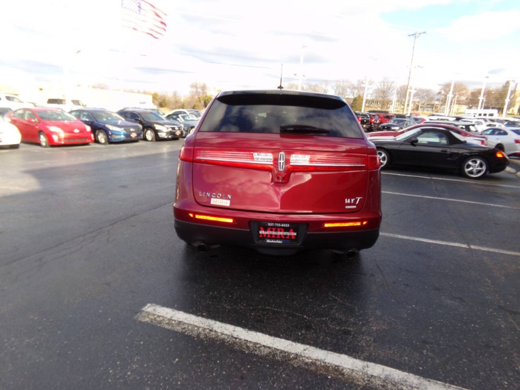 2014 Lincoln MKT Image 8