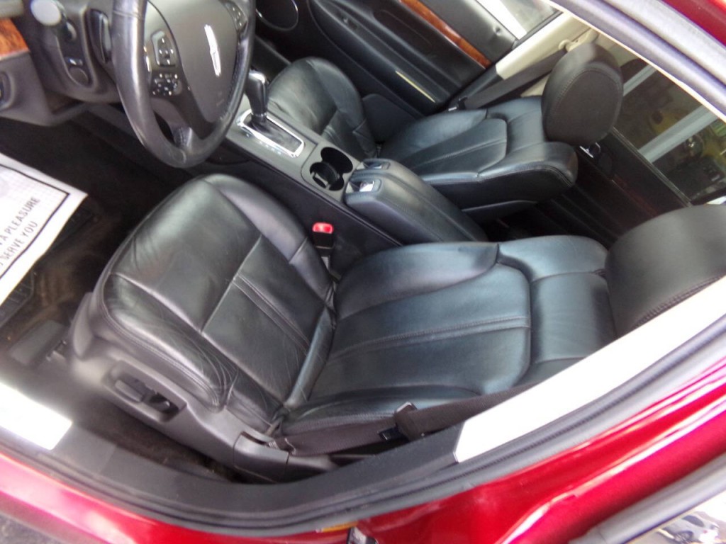 2014 Lincoln MKT Image 13