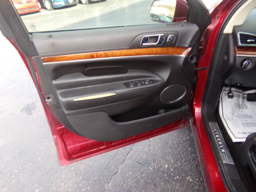 2014 Lincoln MKT Image 14