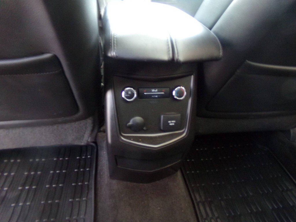 2014 Lincoln MKT Image 19