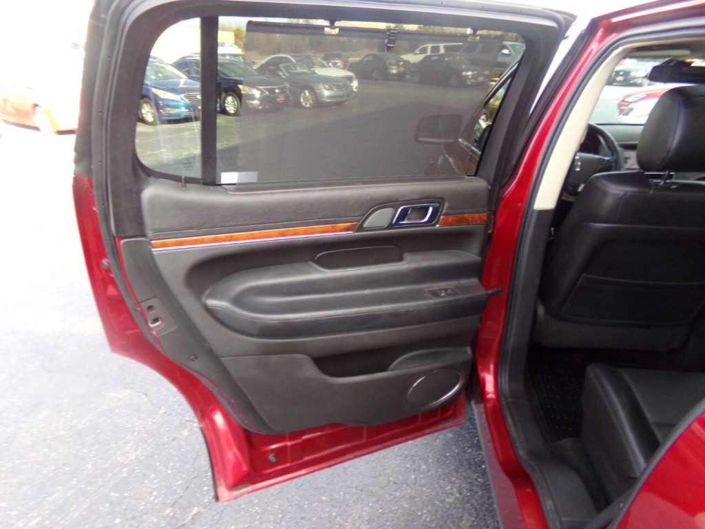 2014 Lincoln MKT Image 22