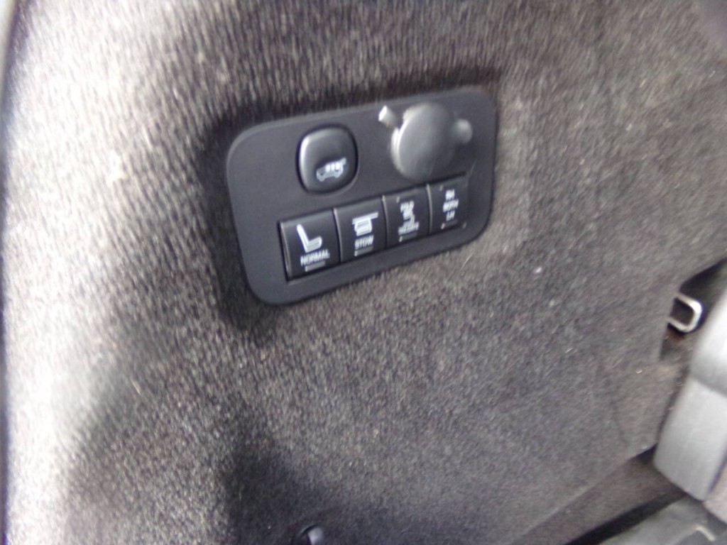 2014 Lincoln MKT Image 25