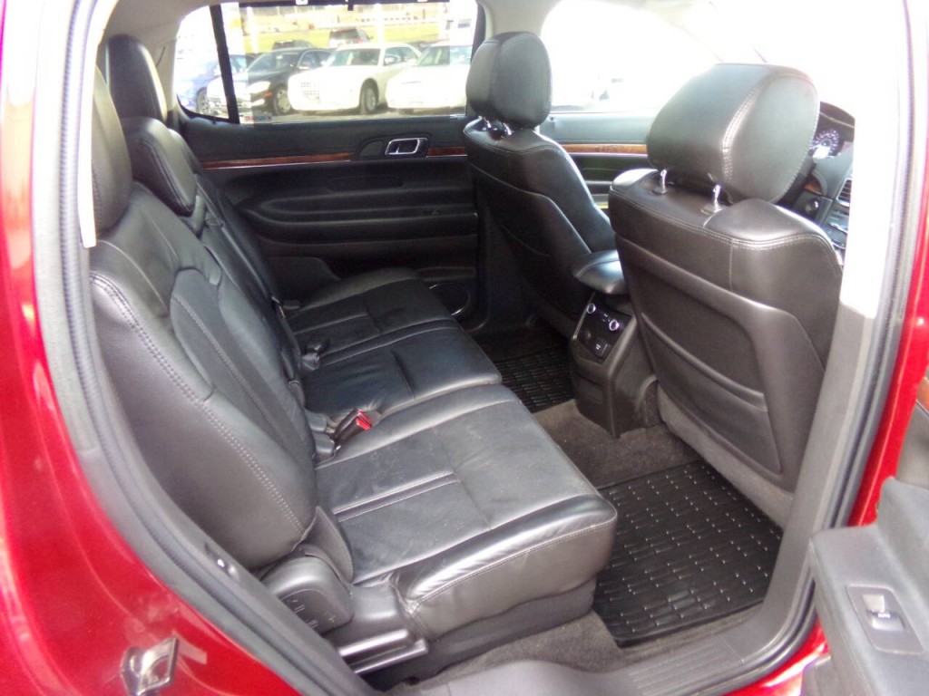 2014 Lincoln MKT Image 28