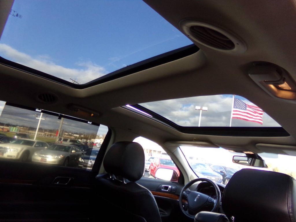 2014 Lincoln MKT Image 31