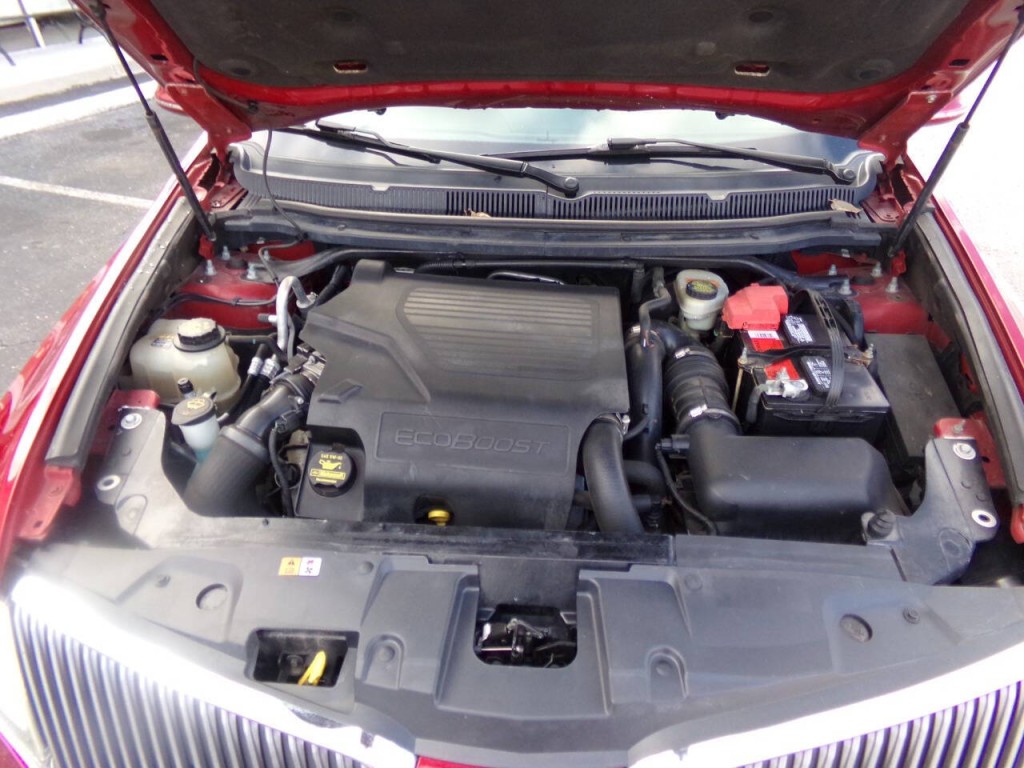 2014 Lincoln MKT Image 38