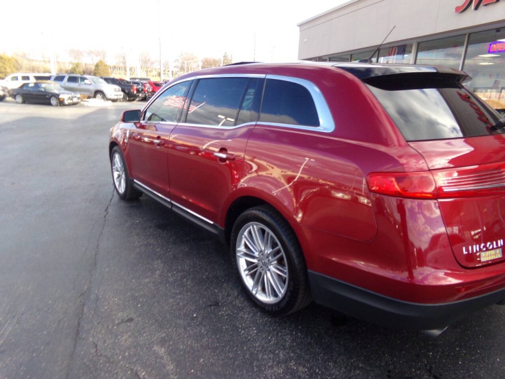 2014 Lincoln MKT Image 45