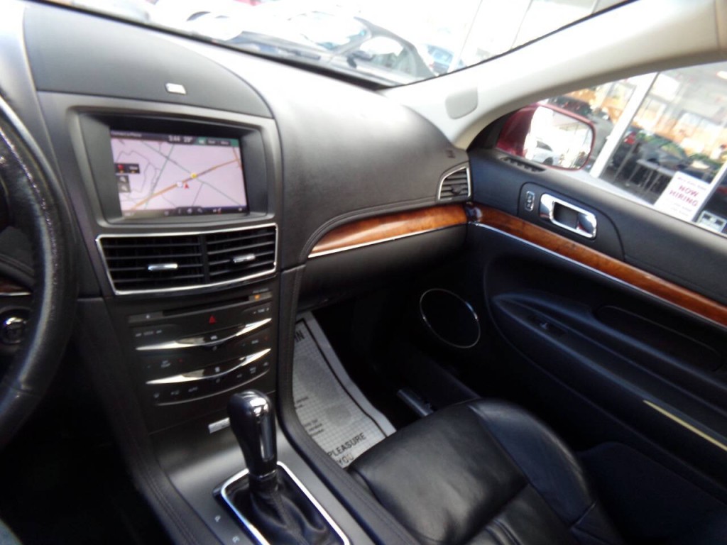 2014 Lincoln MKT Image 72