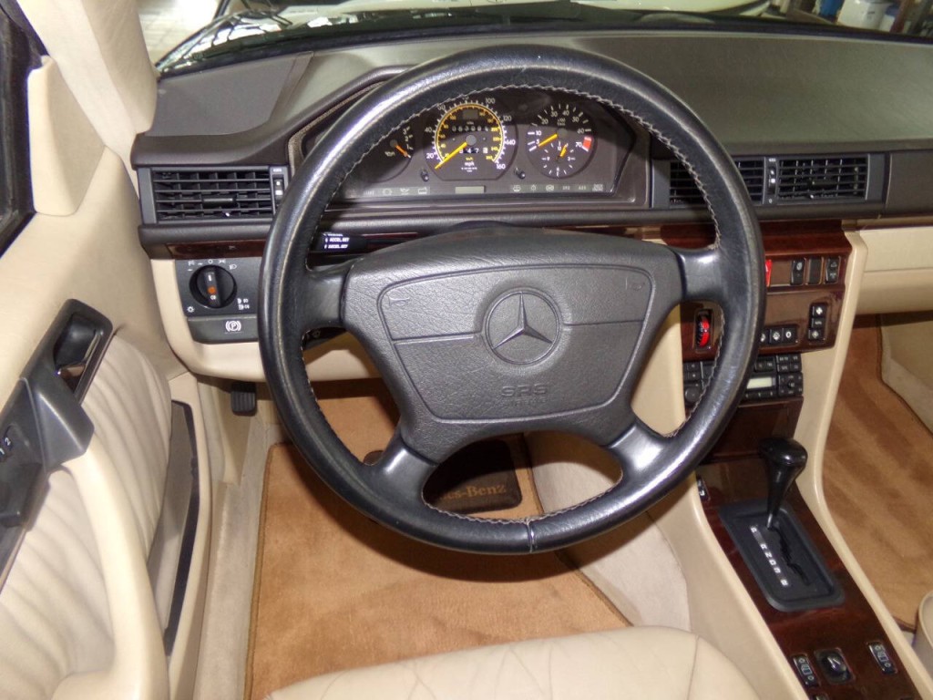 1995 Mercedes-Benz E-Class Image 9