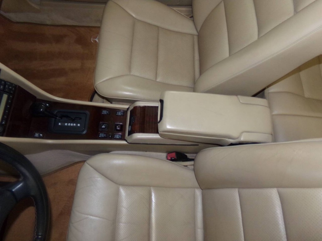 1995 Mercedes-Benz E-Class Image 12