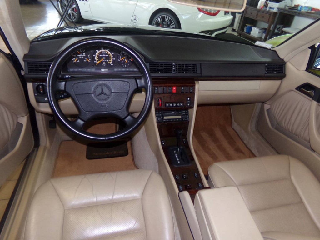 1995 Mercedes-Benz E-Class Image 17