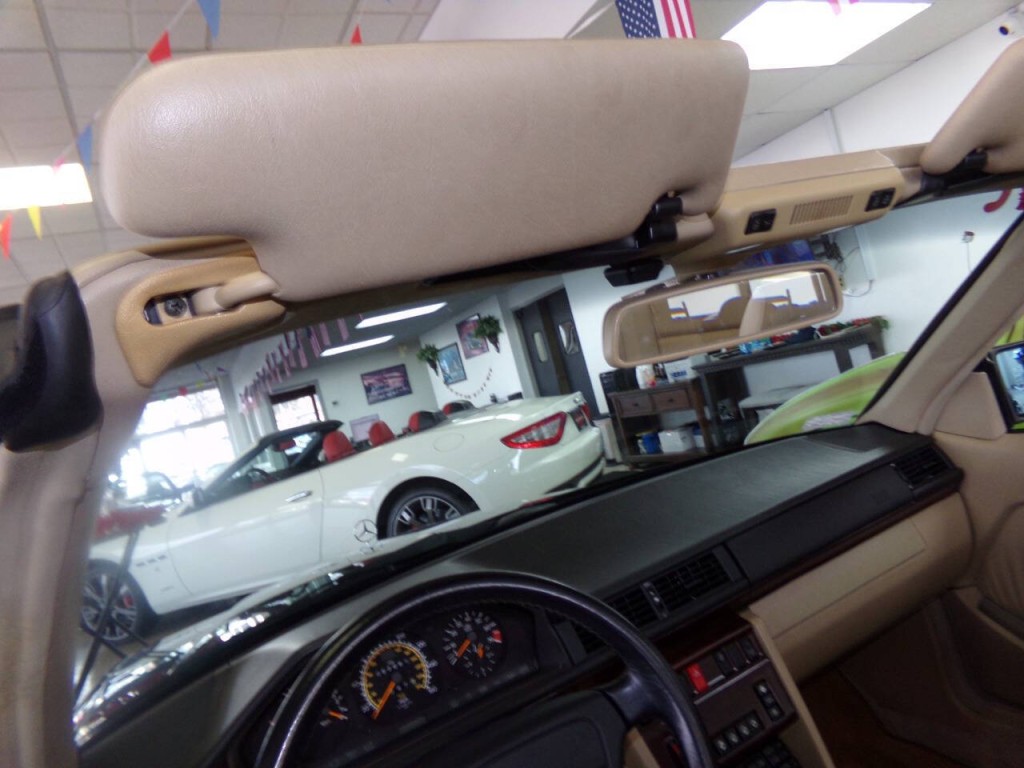 1995 Mercedes-Benz E-Class Image 19