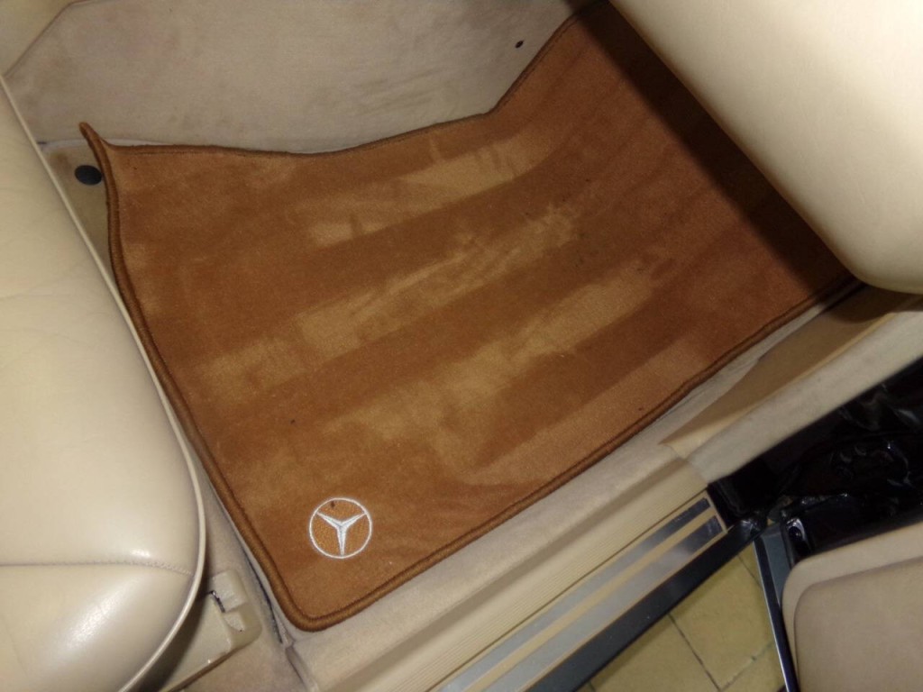 1995 Mercedes-Benz E-Class Image 36