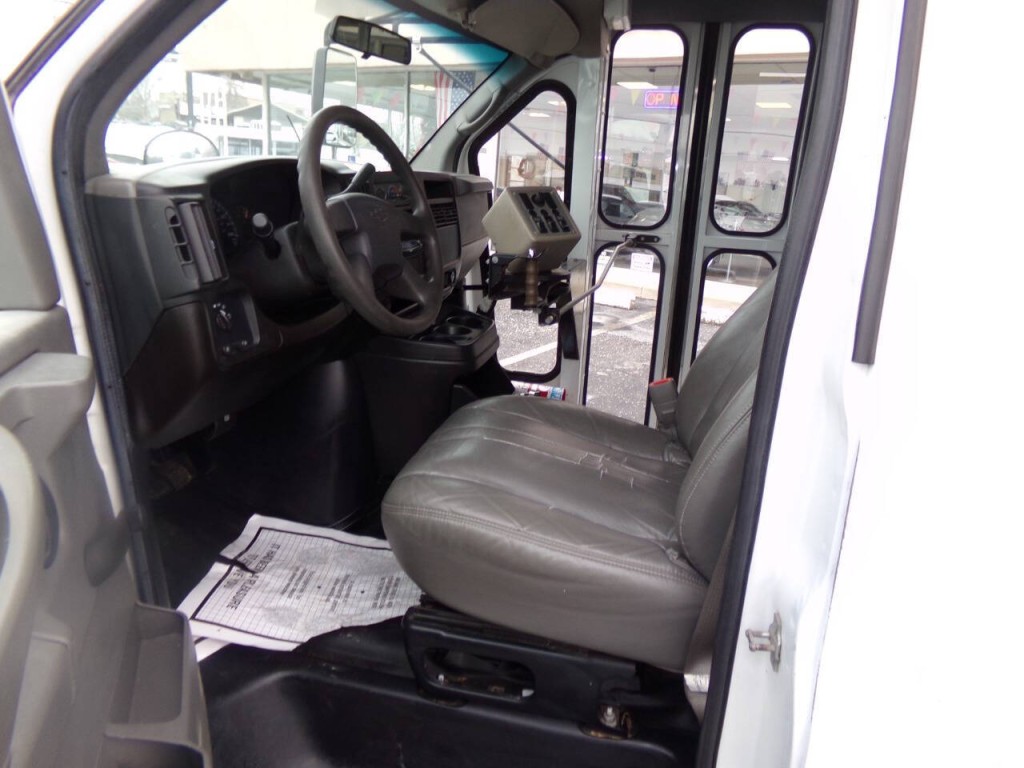 2007 Chevrolet Express Image 11