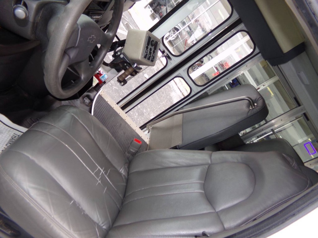 2007 Chevrolet Express Image 13