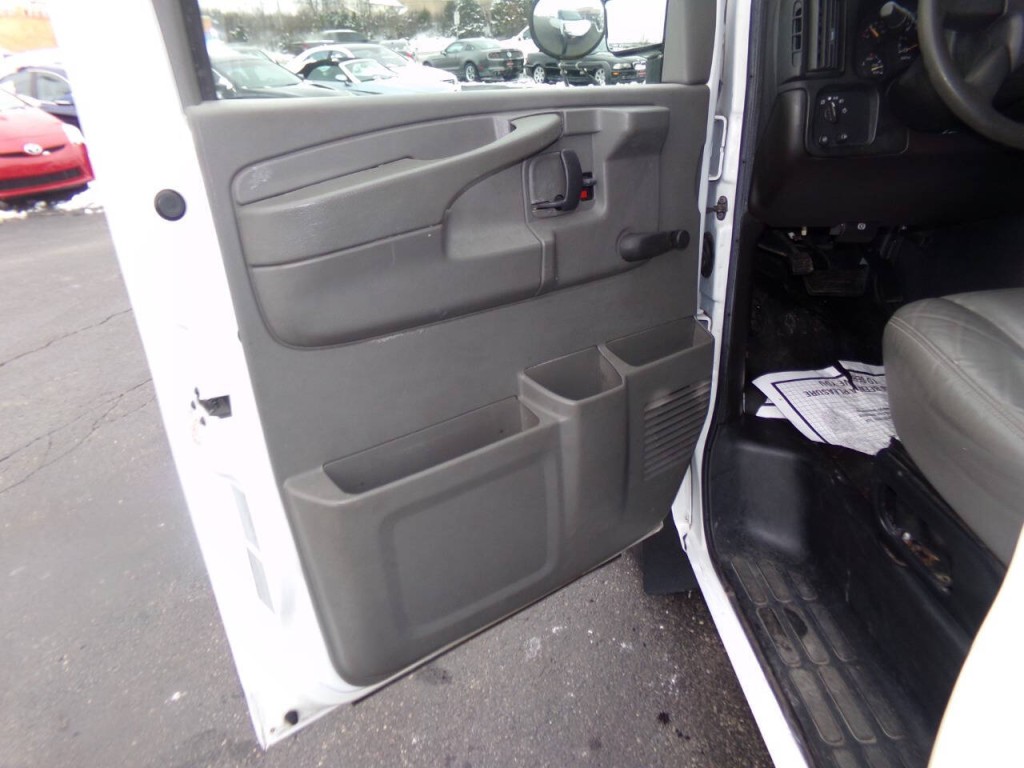 2007 Chevrolet Express Image 14