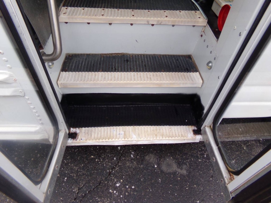 2007 Chevrolet Express Image 16