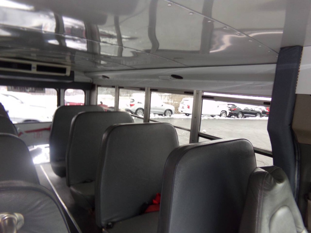 2007 Chevrolet Express Image 18