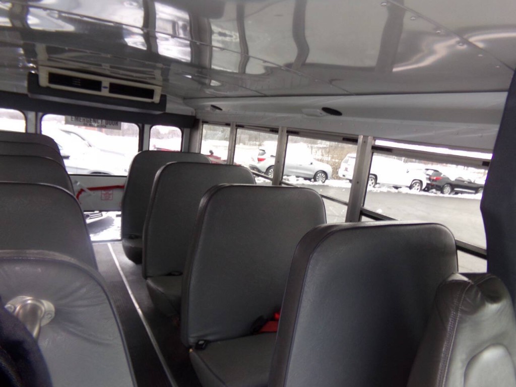 2007 Chevrolet Express Image 19