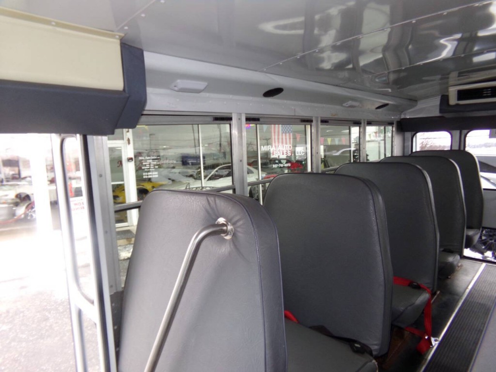 2007 Chevrolet Express Image 20