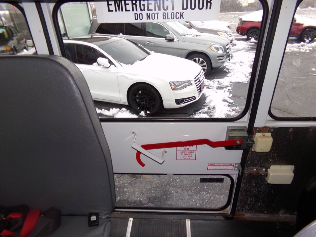 2007 Chevrolet Express Image 24