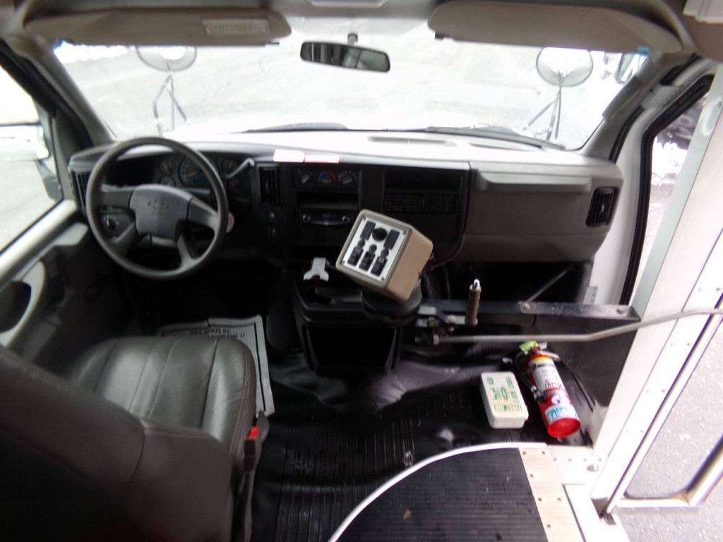 2007 Chevrolet Express Image 27