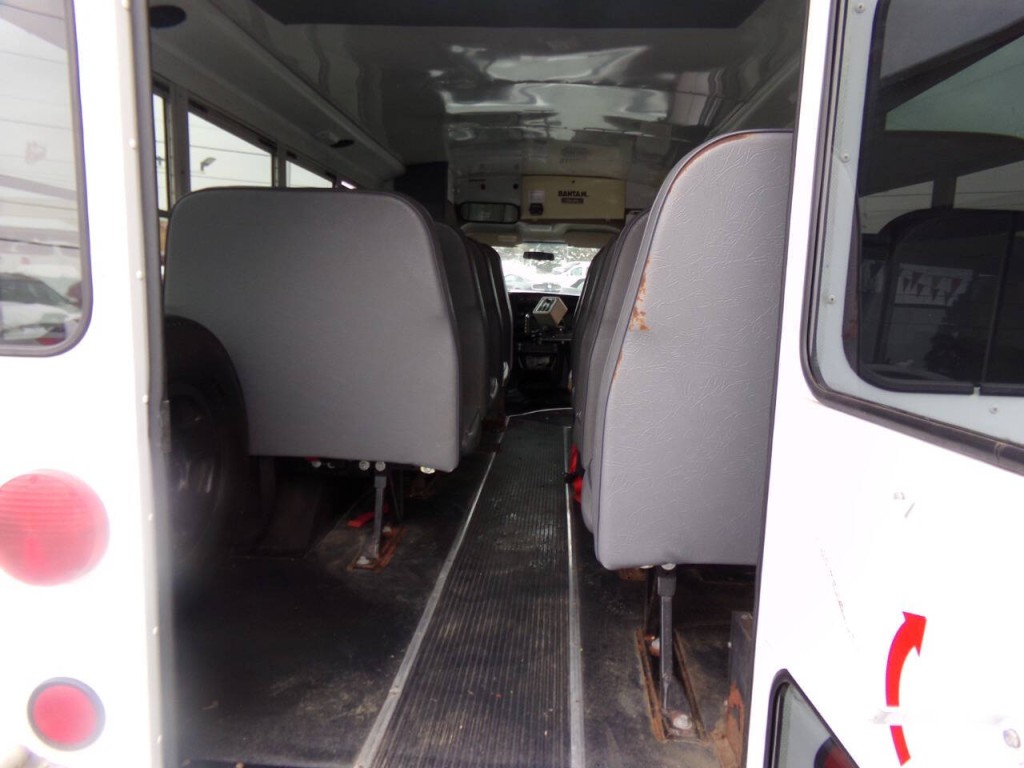 2007 Chevrolet Express Image 38