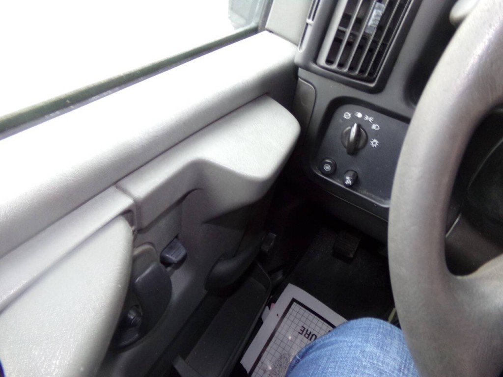 2007 Chevrolet Express Image 71