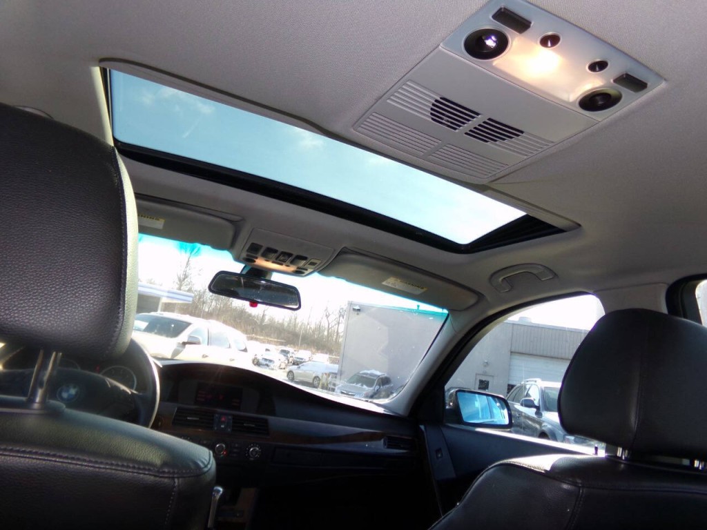 2006 BMW 5 Series Image 17