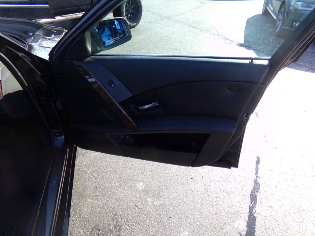 2006 BMW 5 Series Image 31