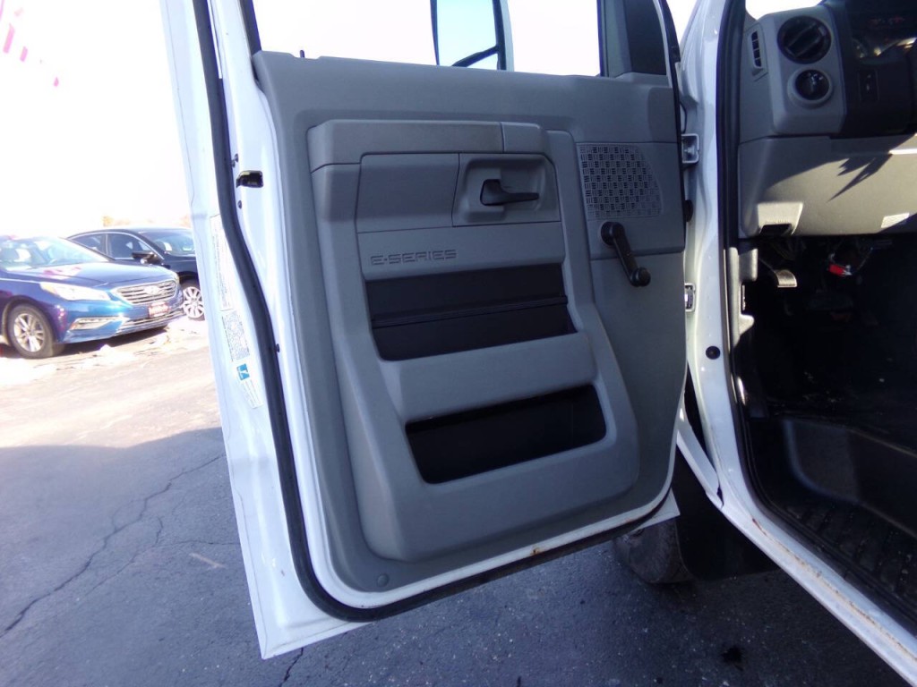 2019 Ford E-Series Image 18