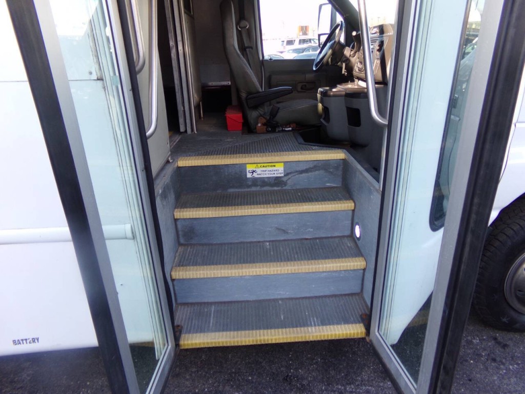 2019 Ford E-Series Image 19